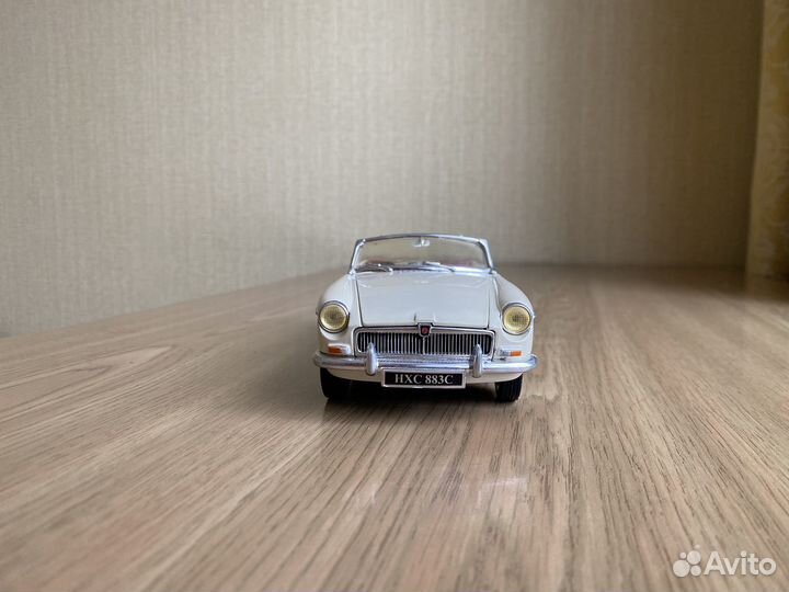 Модель автомобиля 1:18 Corgi 1963 Mgb Roadster