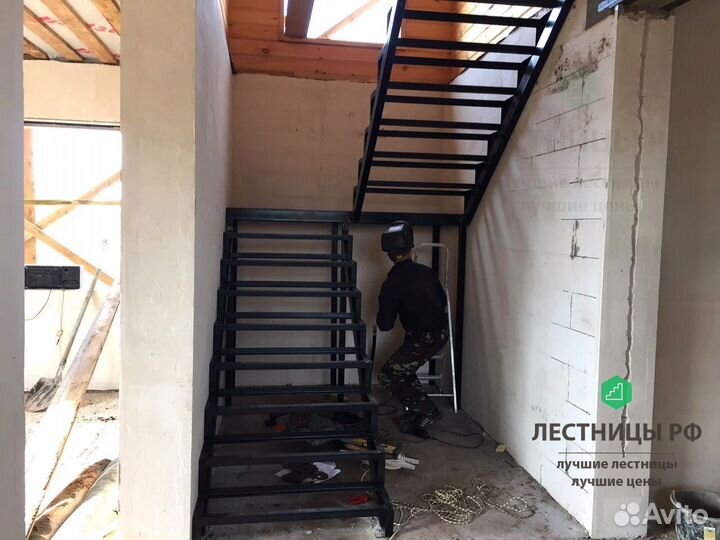 Каркас лестницы металл