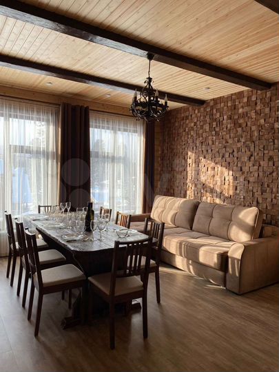 Коттедж 240 м² на участке 12 сот.