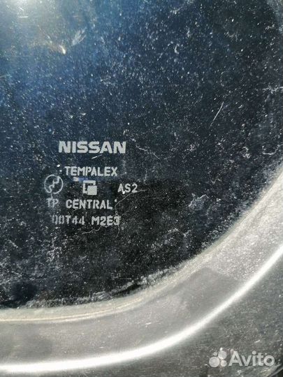 Стекло боковое правое Nissan Bluebird