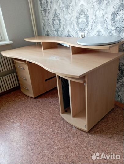Продается компьютерный стол