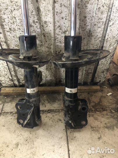 Стойки передние toyota camry 70