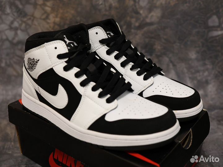 Кроссовки Nike Air Jordan 1 mid