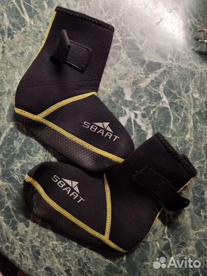 Гидрокостюм детский (на 8-10 лет) и носки