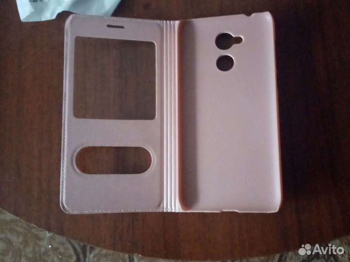 Чехлы на смартфон