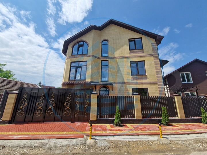 Таунхаус 184 м² на участке 1,5 сот.