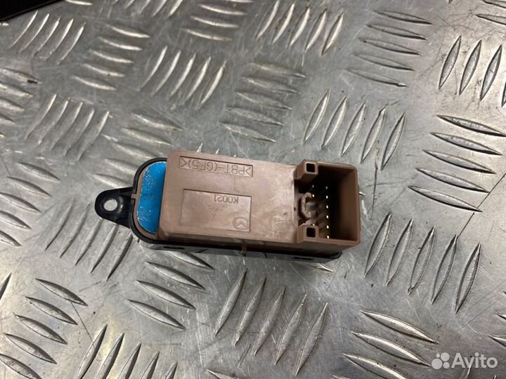 Кнопка стеклоподъемника задняя правая Mazda Cx-7