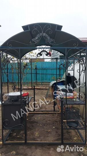 Мангал с крышей