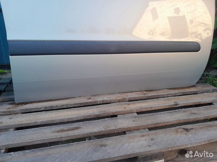 Передняя правая дверь Опель Зафира Б 2010 р