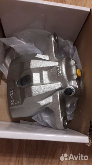 Суппорт передний левый Тойота