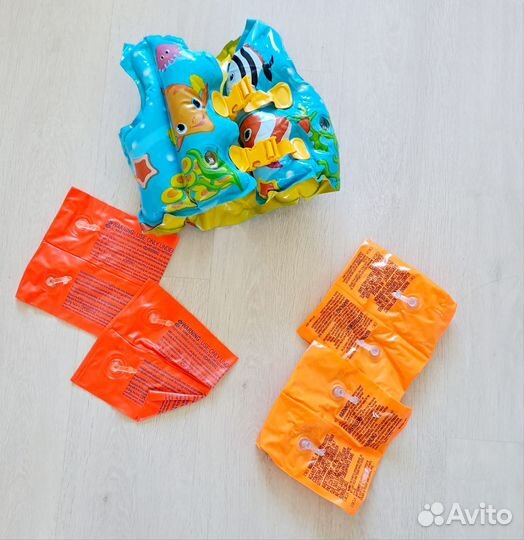 Жилет и нарукавники для плавания