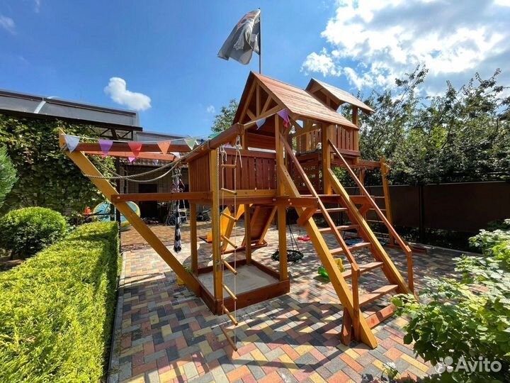 Детский спортивный комплекс с крышей для дачи