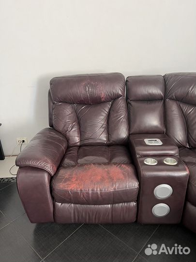 Кожаный диван
