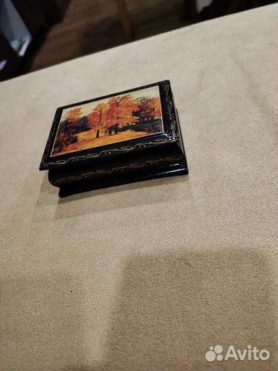 Шкатулка для украшений лакированная