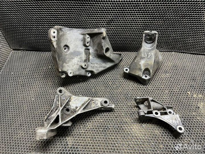 Кронштейн двигателя Opel Vectra B X25XE 1995-2000