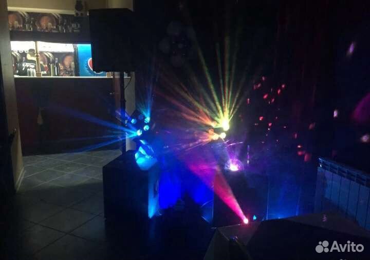 Диджей со своим оборудованием