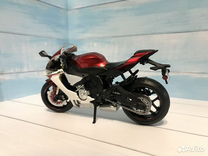 Мотоцикл Yamaha R1 1/12 масштабная модель