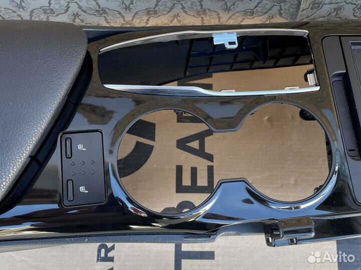 Toyota Camry v70 Консоль