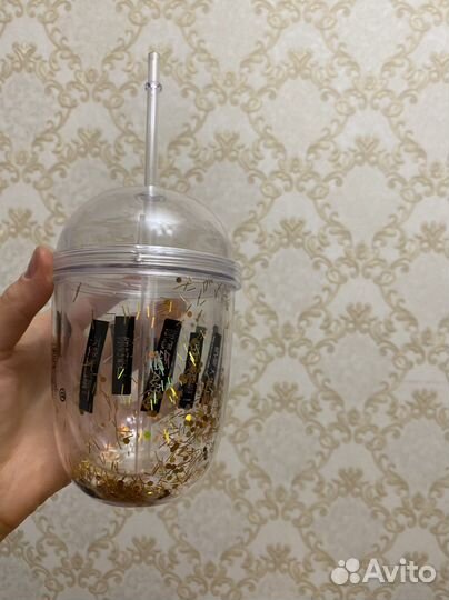 Стакан с трубочкой и крышкой для коктеля