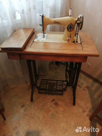 Швейная машина ножная