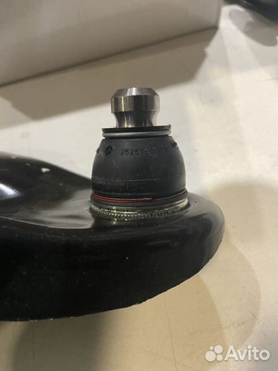 Рычаг подвески передней правый renault Logan