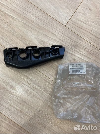 Кранштейн бампера toyota Corolla 150