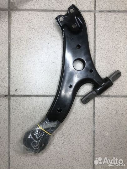 Рычаг передней подвески верхний правый