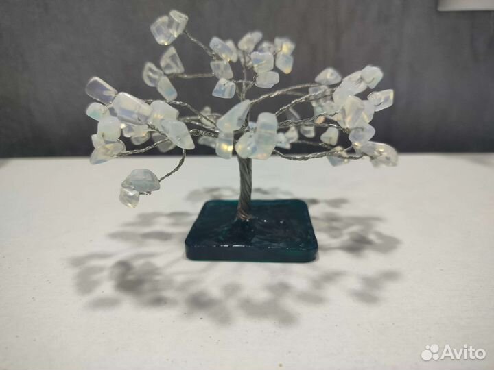 Дерево из лунного кварца ручной работы