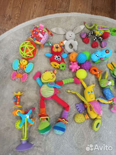 Развивающие игрушки для малышей пакетом