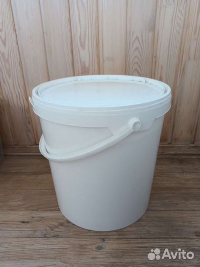 Ведро пластиковое с крышкой 20 литров