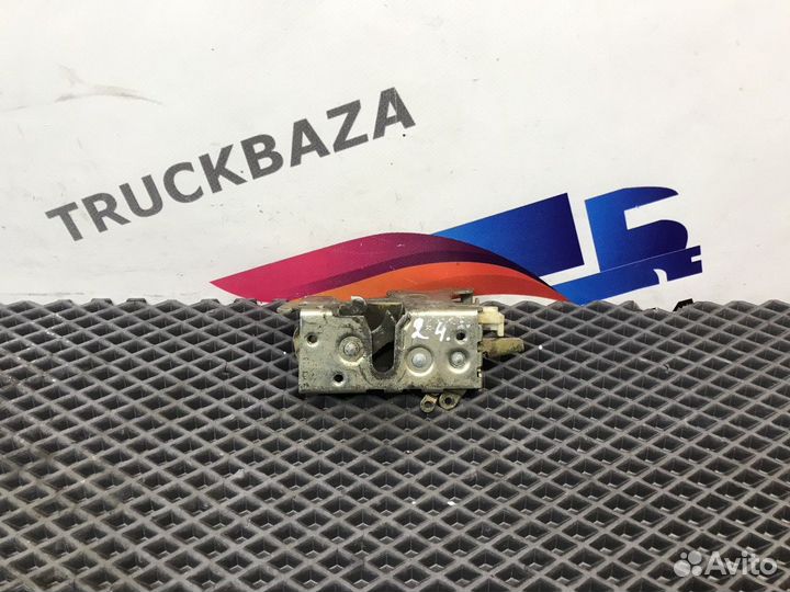 Замок двери передней правой