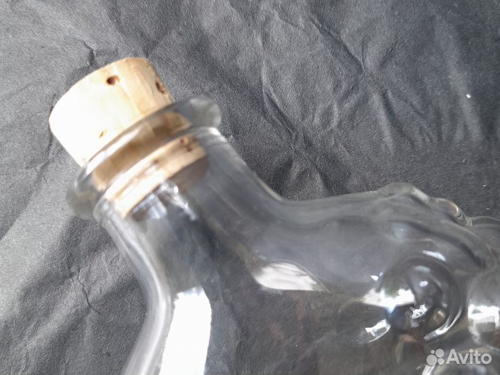 Стеклянная бутылка с пробкой