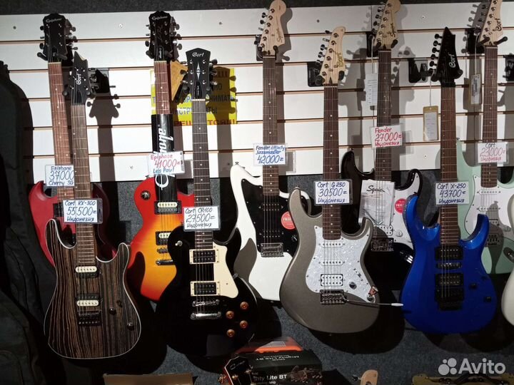 Электрогитары, бас-гитары, комбики