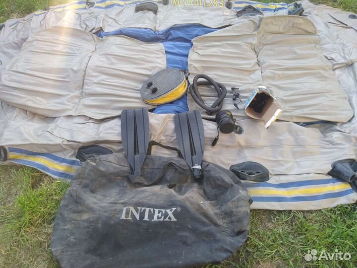 Продам надувную лодку intex
