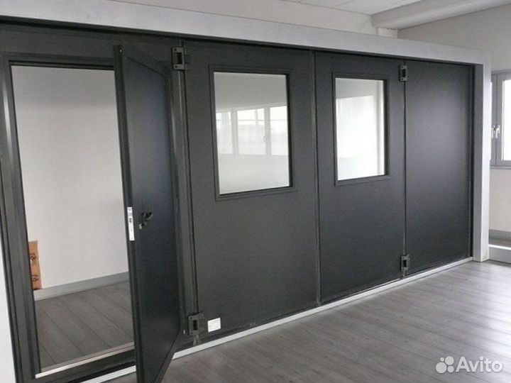 Входная прочная противопожарная дверь