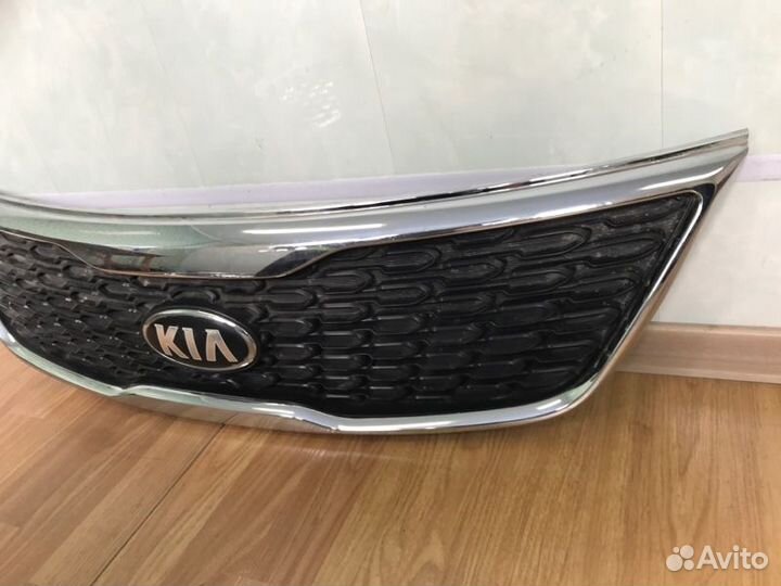 Решетка радиатора передняя Kia Sorento 2 XM