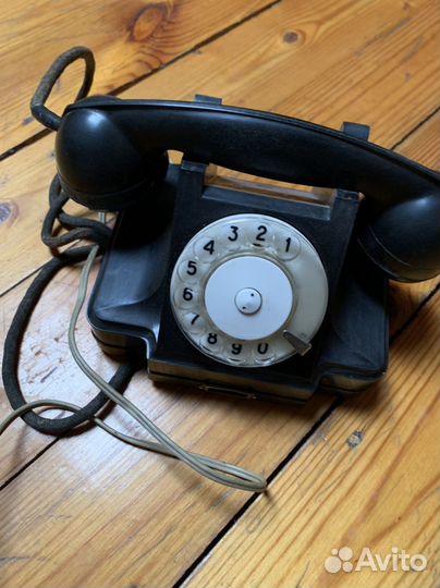 Старинный телефон