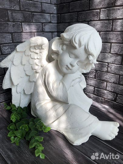Ангел из литиевого мрамора