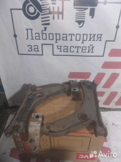 Рычаг передний Volkswagen Jetta 5