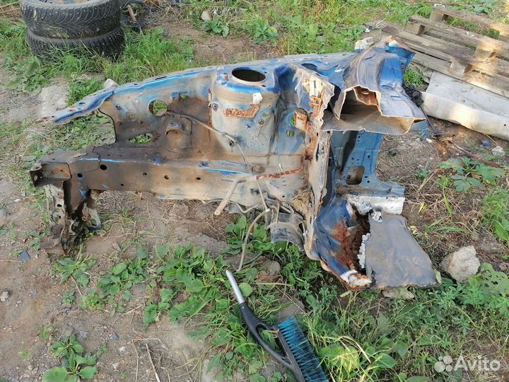 Лонжерон передний правый Mazda 323f ba