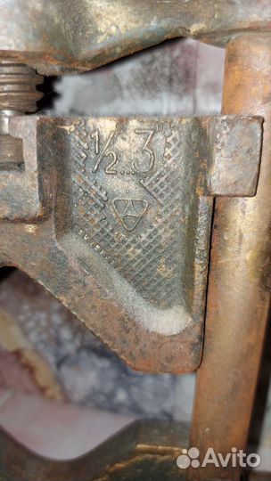 Зажим тиски для труб