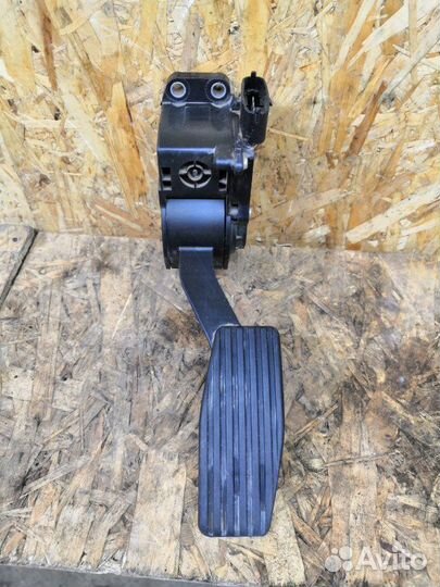 Педаль газа LADA Priora 2012