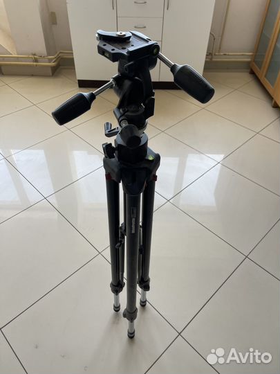 Тринога Manfrotto