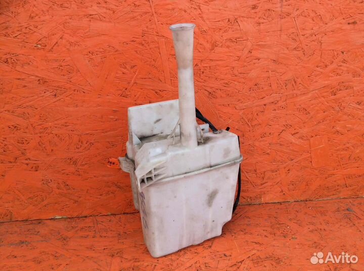 Бачок омывателя Toyota Avensis