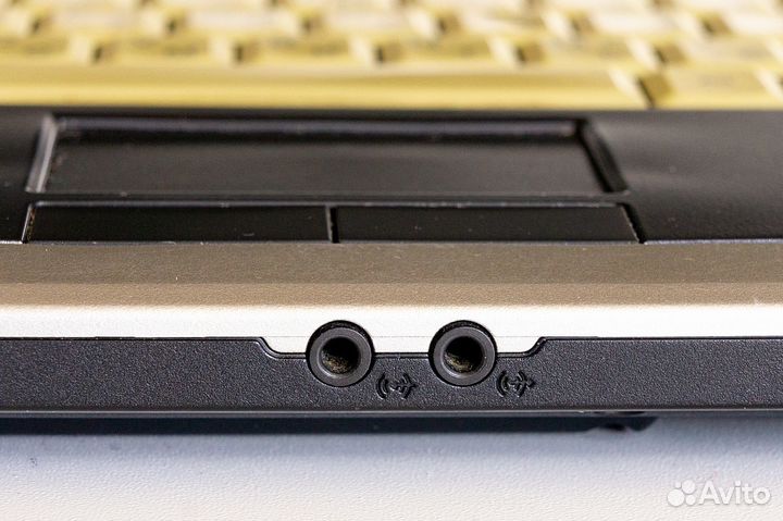 Ноутбук Fujitsu-Siemens Amilo Pro V3405