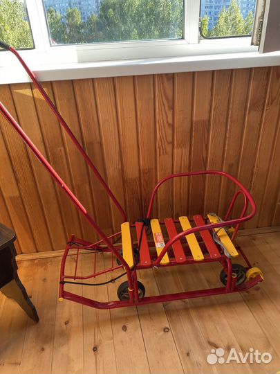 Детские санки на колесах. В отличном состоянии