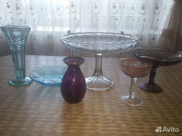 Старинные вазочки, цветное стекло, хрусталь