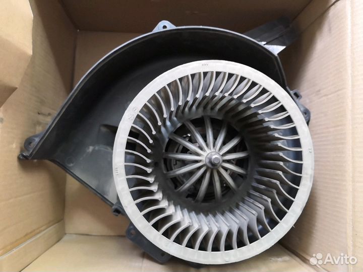 Моторчик печки VW Polo sedan