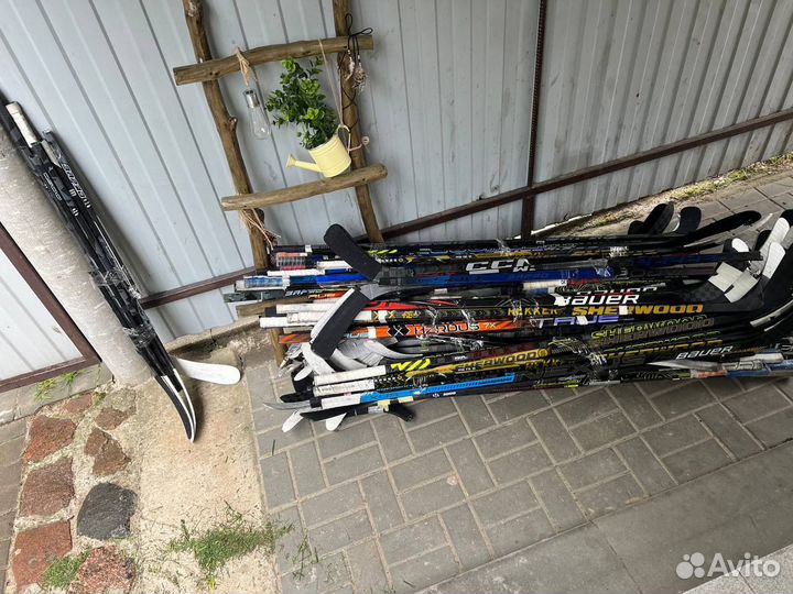 Лом. Хоккейные клюшки