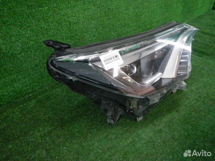 Фара правая Toyota RAV4